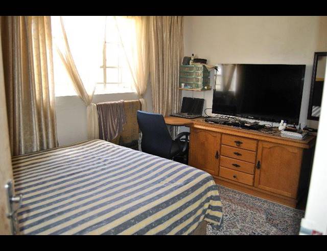 5 BEDROOM HOUSE FOR SALE IN BLIGNAUTSRUS